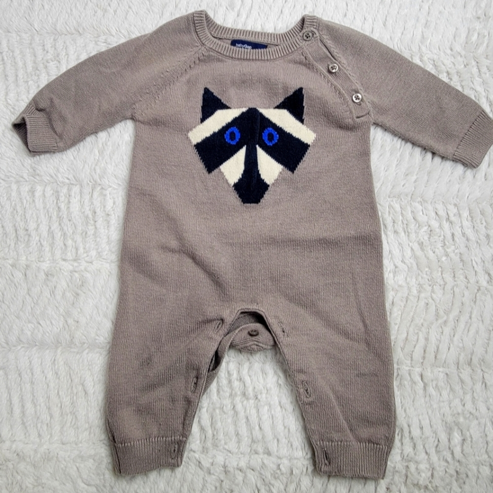 Baby GAP grey knit button crotch onesie